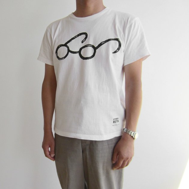 「CLASKA（クラスカ）」のTシャツ「べスのメガネ」メンズ