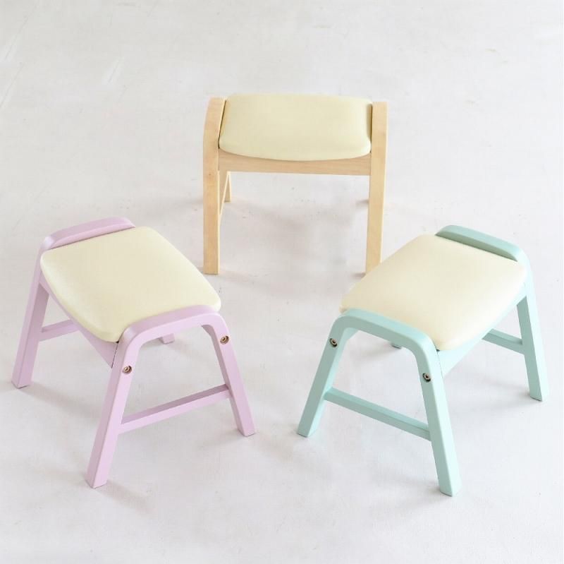 持ち運びやすいから手軽に使える、かわいいカラーのキッズスツール
