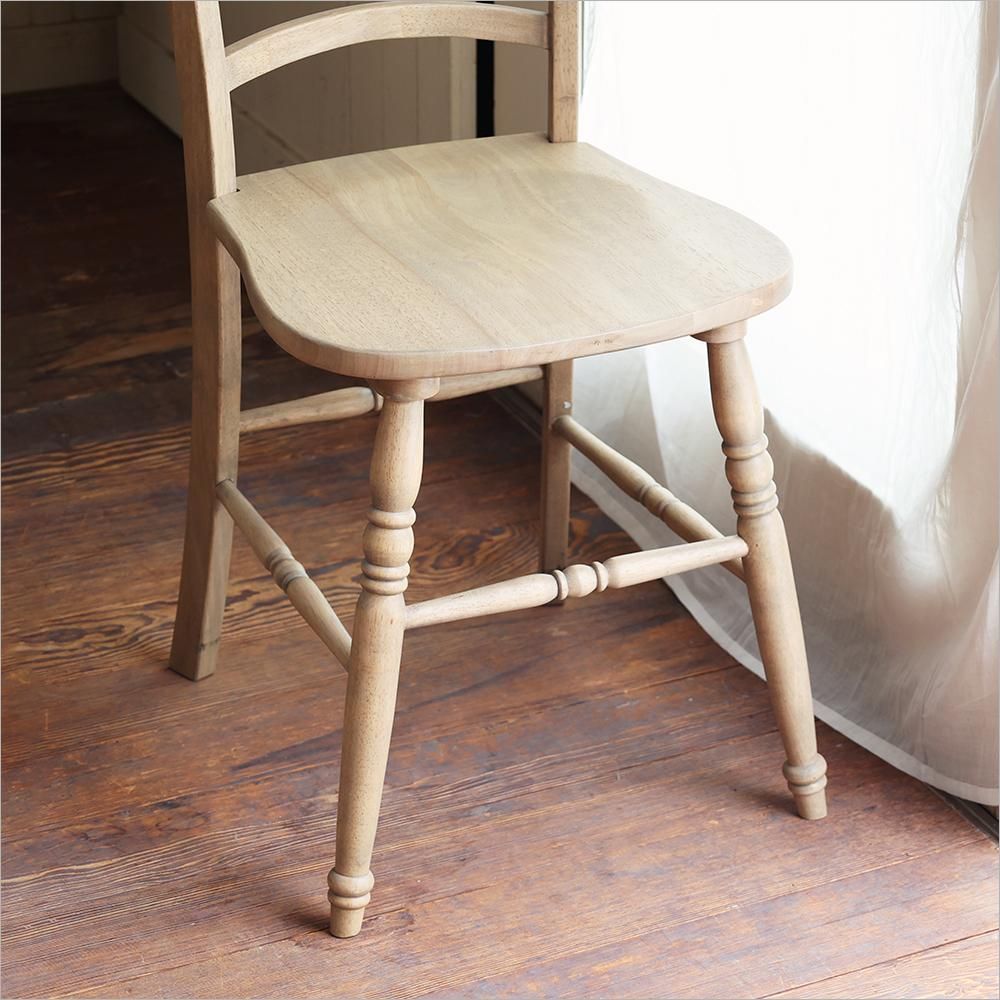 ナチュラルでアンティーク調のチェア Calet Chair ナチュラルでアンティーク調のチェア Calet Chair