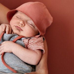 <img class='new_mark_img1' src='https://img.shop-pro.jp/img/new/icons20.gif' style='border:none;display:inline;margin:0px;padding:0px;width:auto;' />30%FF Baby Hat With Strings  / GRAY LABEL 