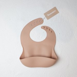 <img class='new_mark_img1' src='https://img.shop-pro.jp/img/new/icons14.gif' style='border:none;display:inline;margin:0px;padding:0px;width:auto;' />Nude Silicone bib / Rommer 