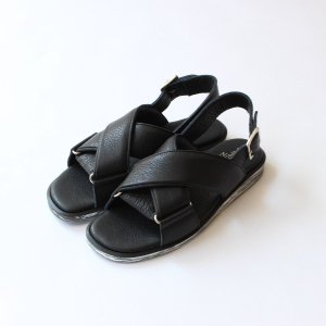 <img class='new_mark_img1' src='https://img.shop-pro.jp/img/new/icons14.gif' style='border:none;display:inline;margin:0px;padding:0px;width:auto;' />Cross Strap Sandals / BLACK / NINOS(ニーニョ)