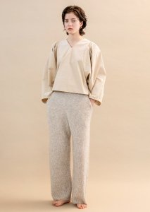 <img class='new_mark_img1' src='https://img.shop-pro.jp/img/new/icons14.gif' style='border:none;display:inline;margin:0px;padding:0px;width:auto;' />Mohair knit pants / kiira aw23