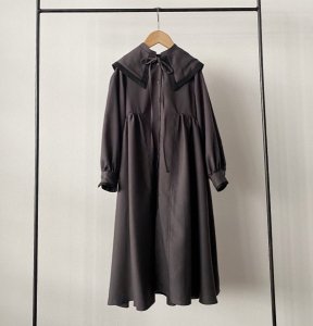 <img class='new_mark_img1' src='https://img.shop-pro.jp/img/new/icons14.gif' style='border:none;display:inline;margin:0px;padding:0px;width:auto;' />MICRO Purtian Collar Dress / Charcoal / GRIS - 		
							