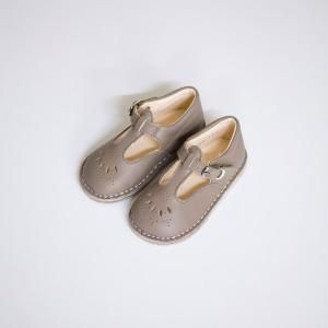 <img class='new_mark_img1' src='https://img.shop-pro.jp/img/new/icons56.gif' style='border:none;display:inline;margin:0px;padding:0px;width:auto;' />NINOS ˡ˥ / T-Strap Shoes Moca