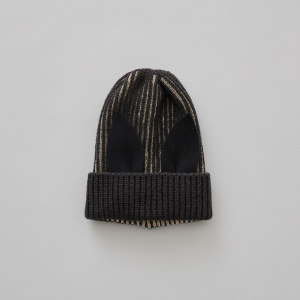 <img class='new_mark_img1' src='https://img.shop-pro.jp/img/new/icons14.gif' style='border:none;display:inline;margin:0px;padding:0px;width:auto;' />eLfinFolk 25awBeast Beanie  by CA4LA / black