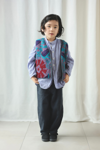 <img class='new_mark_img1' src='https://img.shop-pro.jp/img/new/icons14.gif' style='border:none;display:inline;margin:0px;padding:0px;width:auto;' />25AWphet and ploy /  EMBROIDERY VEST
