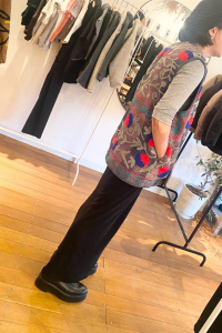<img class='new_mark_img1' src='https://img.shop-pro.jp/img/new/icons14.gif' style='border:none;display:inline;margin:0px;padding:0px;width:auto;' />25AWphet and ploy /  EMBROIDERY VEST adult