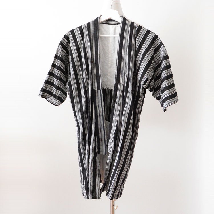 <img class='new_mark_img1' src='https://img.shop-pro.jp/img/new/icons61.gif' style='border:none;display:inline;margin:0px;padding:0px;width:auto;' />野良着 古着 クレイジーパターン 黒 縞模様 木綿 着物 ジャパンヴィンテージ 昭和 | Noragi Jacket Japan Vintage Kimono Black Stripe