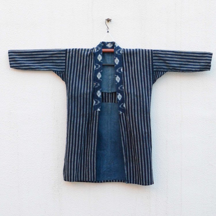 <img class='new_mark_img1' src='https://img.shop-pro.jp/img/new/icons61.gif' style='border:none;display:inline;margin:0px;padding:0px;width:auto;' />野良着 古着 藍染 鉄砲袖 絣 着物 木綿 縞模様 ジャパンヴィンテージ | Noragi Jacket Men Indigo Kimono Japan Vintage Kasuri Fabric
