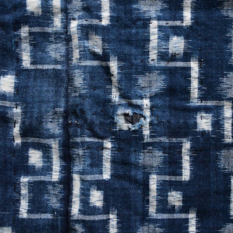 <img class='new_mark_img1' src='https://img.shop-pro.jp/img/new/icons61.gif' style='border:none;display:inline;margin:0px;padding:0px;width:auto;' />古布 藍染 絣 木綿 ジャパンヴィンテージ アートファブリック 大正 昭和 | Kasuri Fabric Indigo Cotton Japanese Vintage Art Cloth