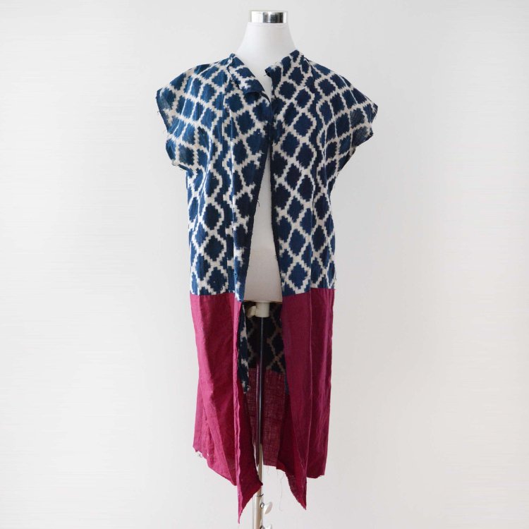  着物 ほどき 藍染 木綿 2トーン 袖なし ジャパンヴィンテージ 昭和 | Kimono Vest Unravel Indigo Kasuri Fabric 2 Tone Japan Vintage