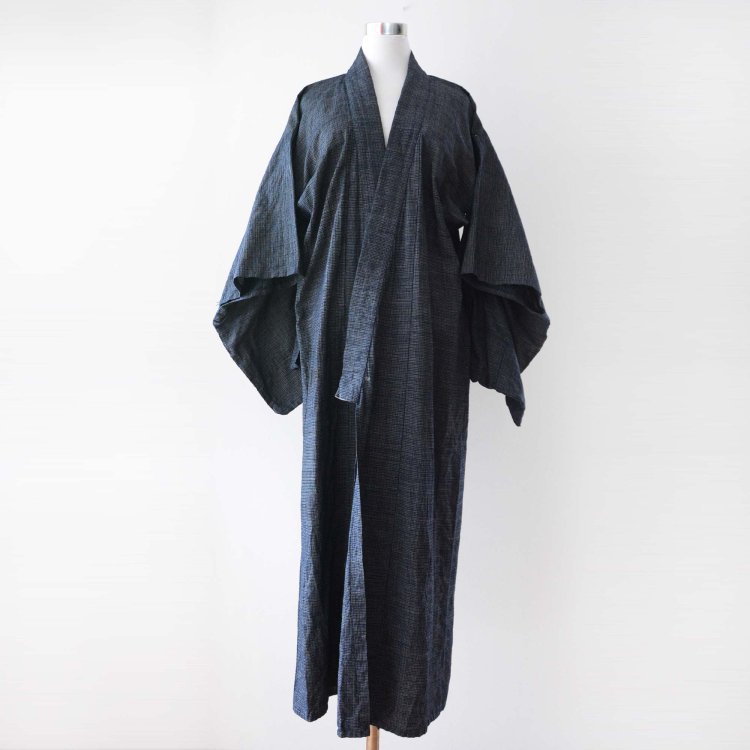 <img class='new_mark_img1' src='https://img.shop-pro.jp/img/new/icons61.gif' style='border:none;display:inline;margin:0px;padding:0px;width:auto;' />着物 藍染 格子模様 長着 ローブ ジャパンヴィンテージ 大正 昭和 | Indigo Kimono Japan Vintage Robe Long 20s 30s