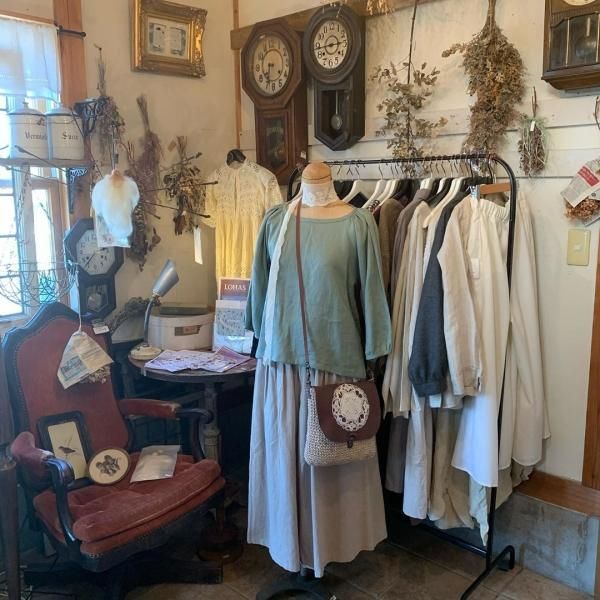 trois3｜滑川町でアンティークとカフェを楽しめるショップ