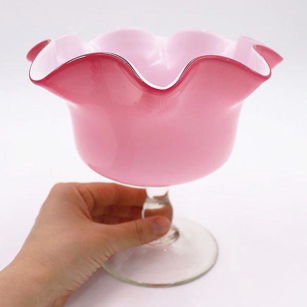 大正ガラス脚付鉢（ピンク・乳白）の画像