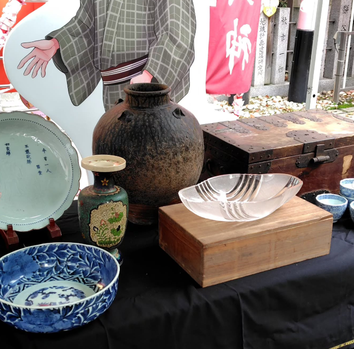 骨董品　器　陶器　蚤の市 和骨董 SAKE 湯呑み 陶器 器 ブラック 和柄 松 /// ロストアンド