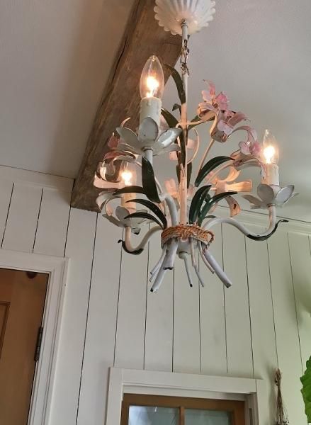 フランス ユリのお花がかわいいアイアンシャンデリア - ANTIQUE
