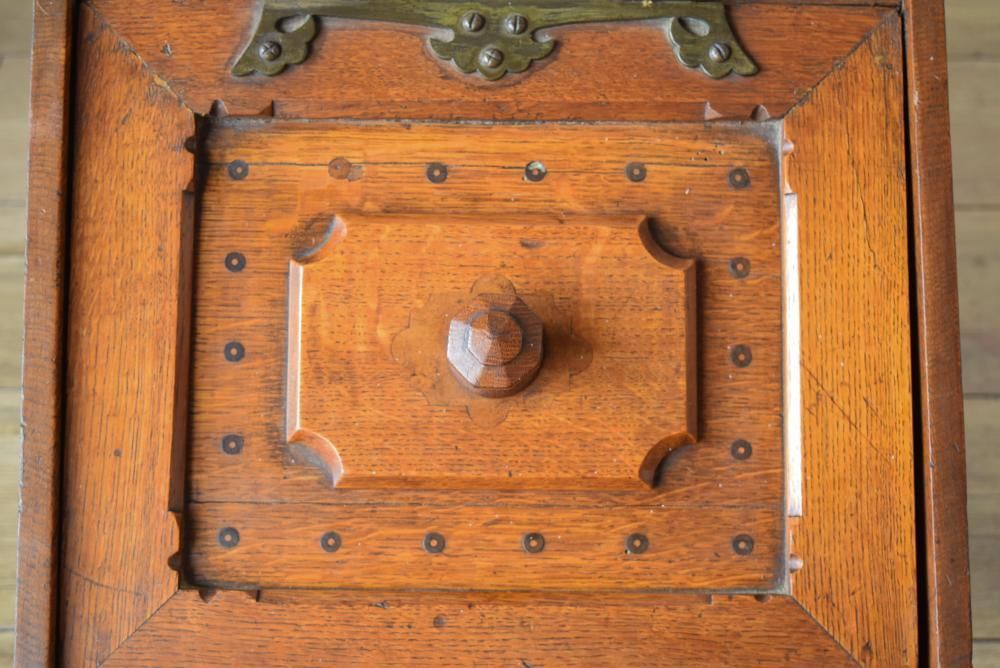 英国製1930年代のオーク製コールボックス｜重厚感ある家具