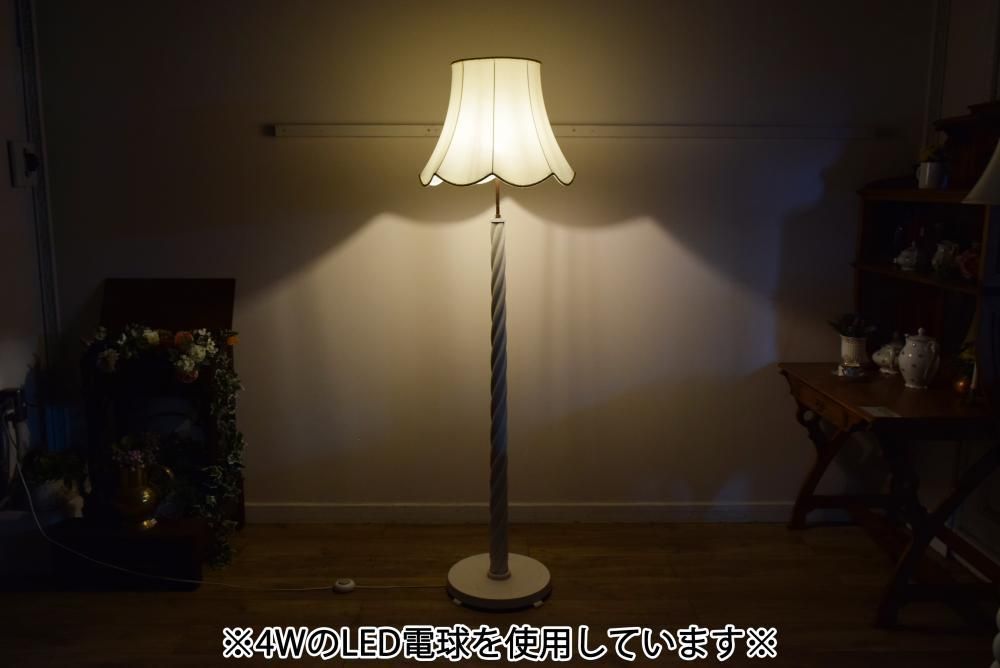 フランス製1940年代 木製フロアランプ｜愛らしいホワイト塗装