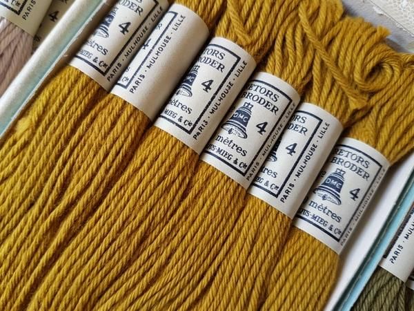 ボックス付DMCアンティーク刺繍糸セット - ANTIQUE LEAVES ボックス付DMCアンティーク刺繍糸セット - ANTIQUE LEAVES