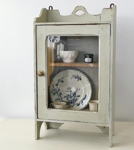 お気に入りの ペールグリーンのウォールキャビネット - ANTIQUE LEAVES 木製ラック・ウッドラック