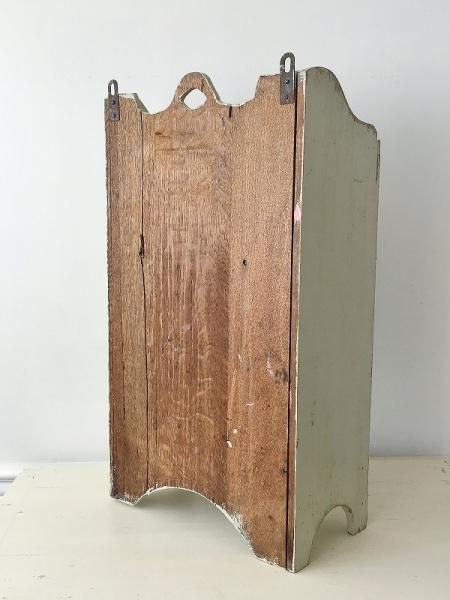 ペールグリーンのウォールキャビネット - ANTIQUE LEAVES ペールグリーンのウォールキャビネット - ANTIQUE LEAVES