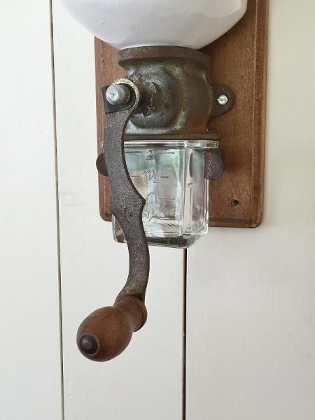 コーヒーミル　グラインダー　壁掛け　アンティーク　ヴィンテージ 壁かけコーヒーグラインダー - ANTIQUE LEAVES