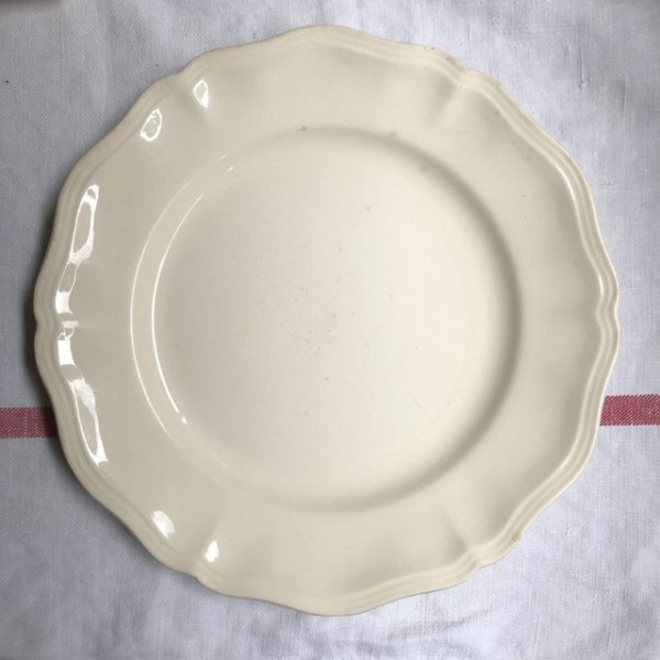 サルグミンヌ プレート 皿 アイボリー 花リム　24cmの画像