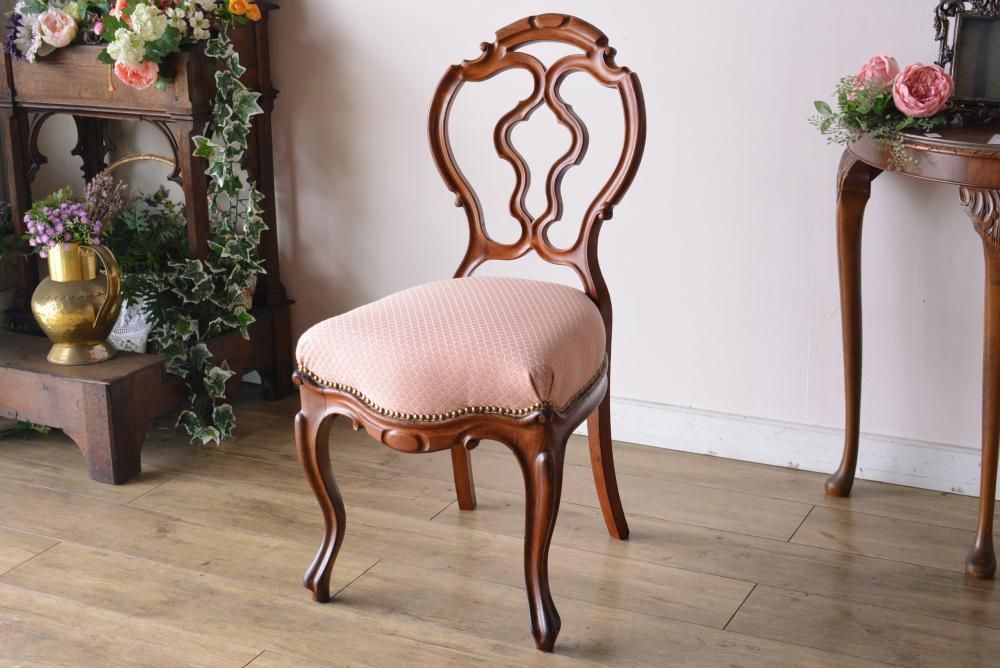 英国製1890年代 バルーンバックチェア｜繊細な彫刻×ウォルナット材