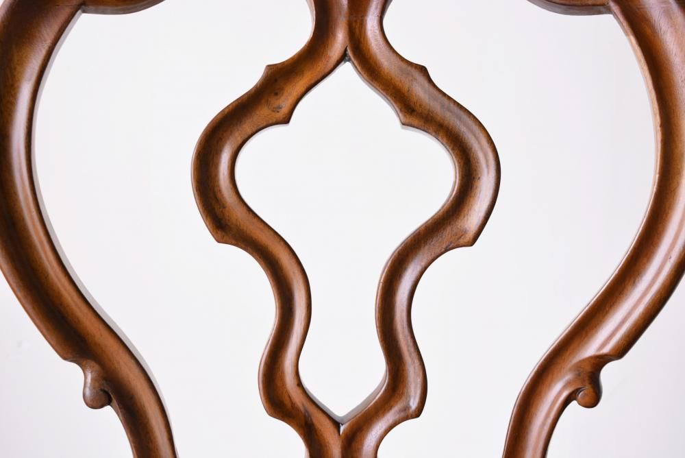 英国製1890年代 バルーンバックチェア｜繊細な彫刻×ウォルナット材