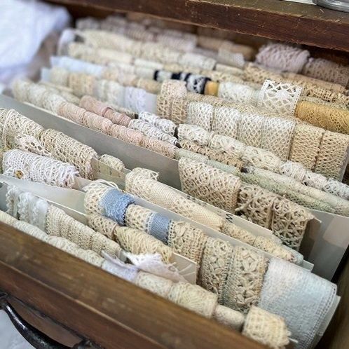 puce puce puce.|ANTIQUE LEAVES puce puce puce.|ANTIQUE LEAVES
