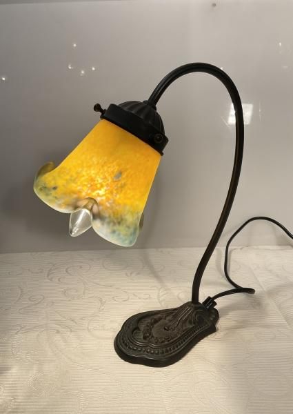 アンティーク チューリップ風の照明スタンド - ANTIQUE LEAVES アンティーク チューリップ風の照明スタンド - ANTIQUE LEAVES