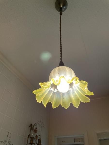 ヴァセリンガラス ペンダントランプ アンティークヴィクトリアン