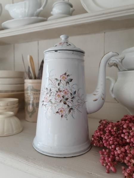 アンティークホーロー小花柄チョコレートポット - ANTIQUE LEAVES アンティークホーロー小花柄チョコレートポット - ANTIQUE LEAVES