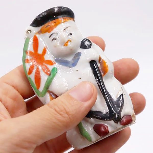 ハンドペイント 陶器人形 水兵 日本海軍 兵隊さん いかり ミニ 手乗り カラフル 骨董 アンティークの画像