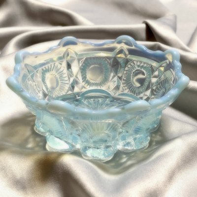 milk glass mini bowlの画像