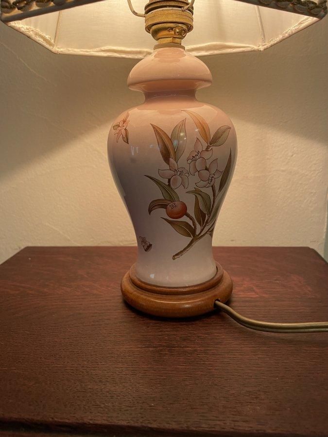 フレンチアンティークテーブルランプ 陶器製 - ANTIQUE LEAVES フレンチアンティークテーブルランプ 陶器製 - ANTIQUE LEAVES