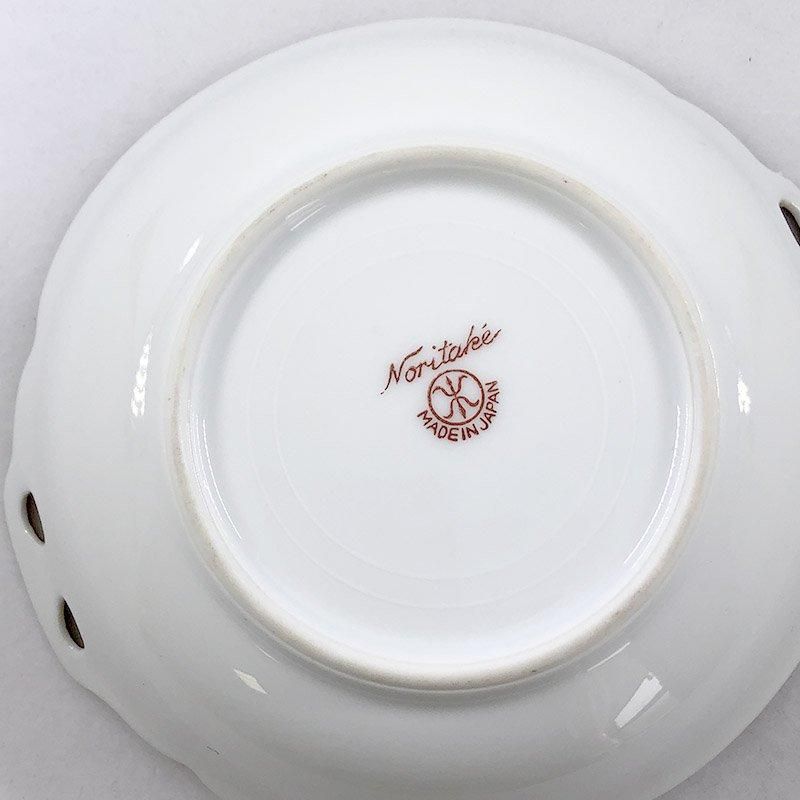 華やかな金彩が映るオールドノリタケ小皿