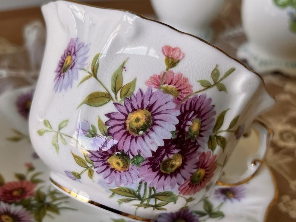 ハマースレイ 花柄カップ&ソーサー - ANTIQUE LEAVES ハマースレイ 花柄カップ&ソーサー - ANTIQUE LEAVES
