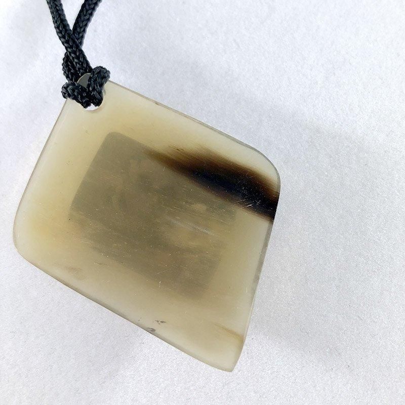 個性溢れる水牛角ひし形ネックレス 2トーン