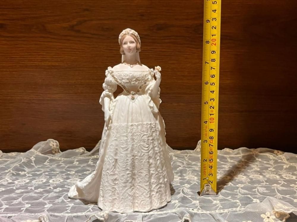 クイーンヴィクトリアウエディングコールポートフィギュリン