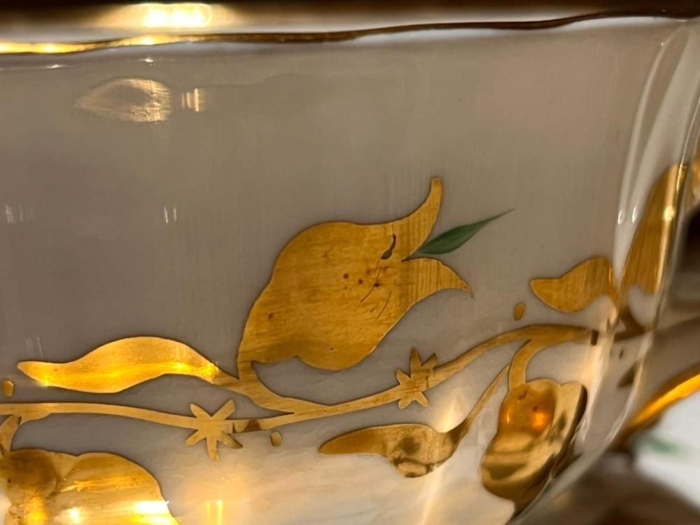 ロイヤルチェルシー 金のバラ柄のカップ＆ソーサー - ANTIQUE LEAVES