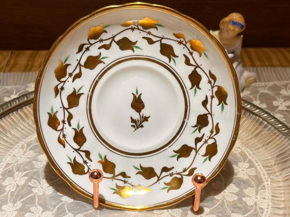 ロイヤルチェルシー 金のバラ柄のカップ&ソーサー - ANTIQUE LEAVES ロイヤルチェルシー 金のバラ柄のカップ&ソーサー - ANTIQUE LEAVES