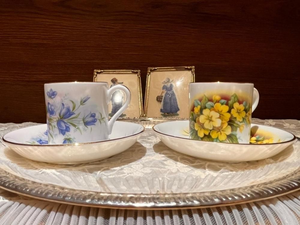 ロイヤルグラフトン 青と黄色の花柄デミタス カップ&ソーサー 2客 