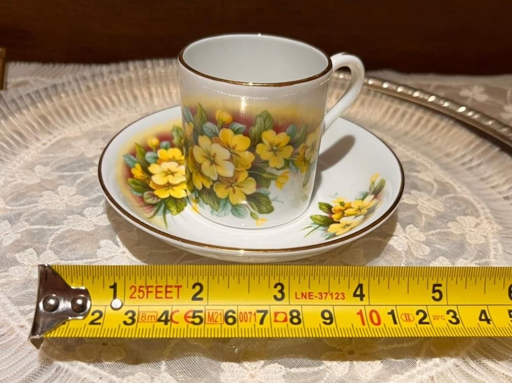 ロイヤルグラフトン 青と黄色の花柄デミタス カップ&ソーサー 2 ロイヤルグラフトン 青と黄色の花柄デミタス カップ&ソーサー 2