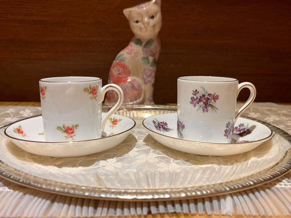 ロイヤルグラフトン 赤と紫の花柄デミタス カップ&ソーサー 2客セット 