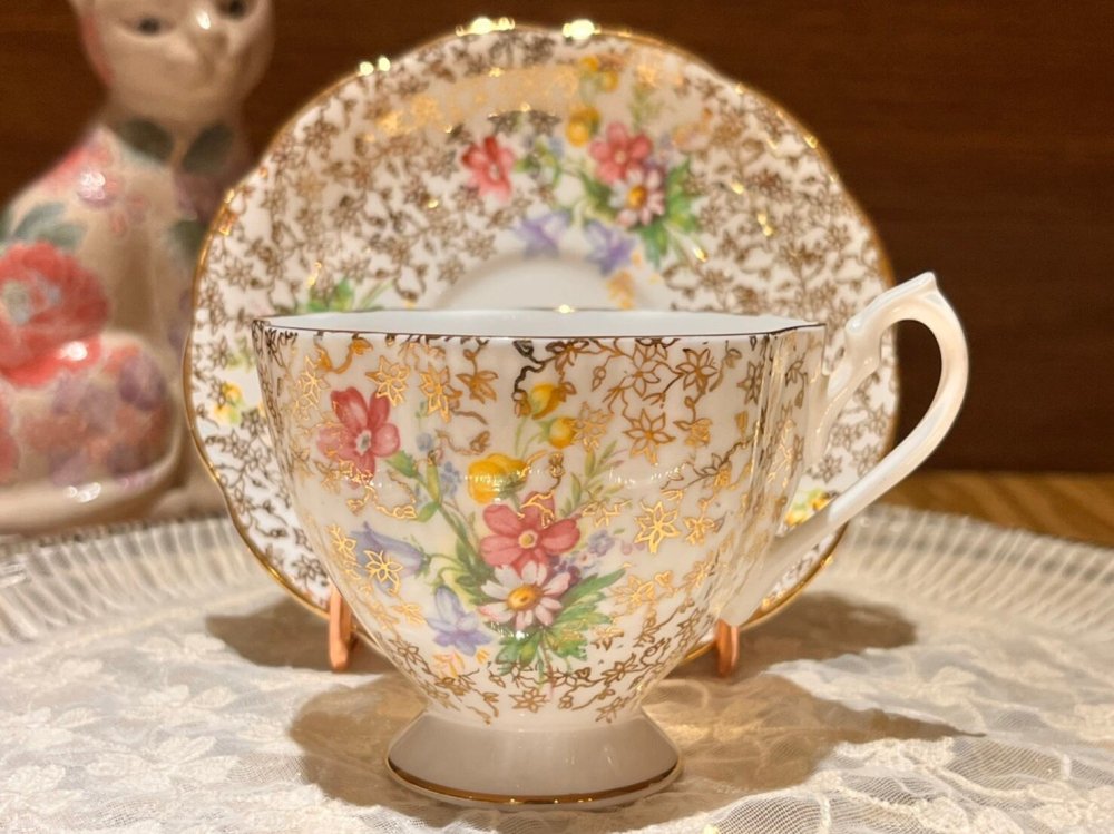 クイーンアン (1950年頃）　金とカラフルな花柄のカップ＆ソーサーの画像