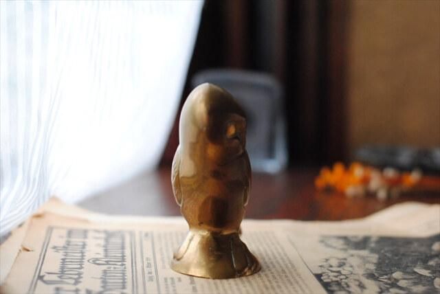 フクロウ　ペーパーウェイト　真鍮　ブラス　金属　ドイツ　蚤の市　ヴィンテージ フクロウ ペーパーウェイト 真鍮 ブラス 金属 ドイツ 蚤の市