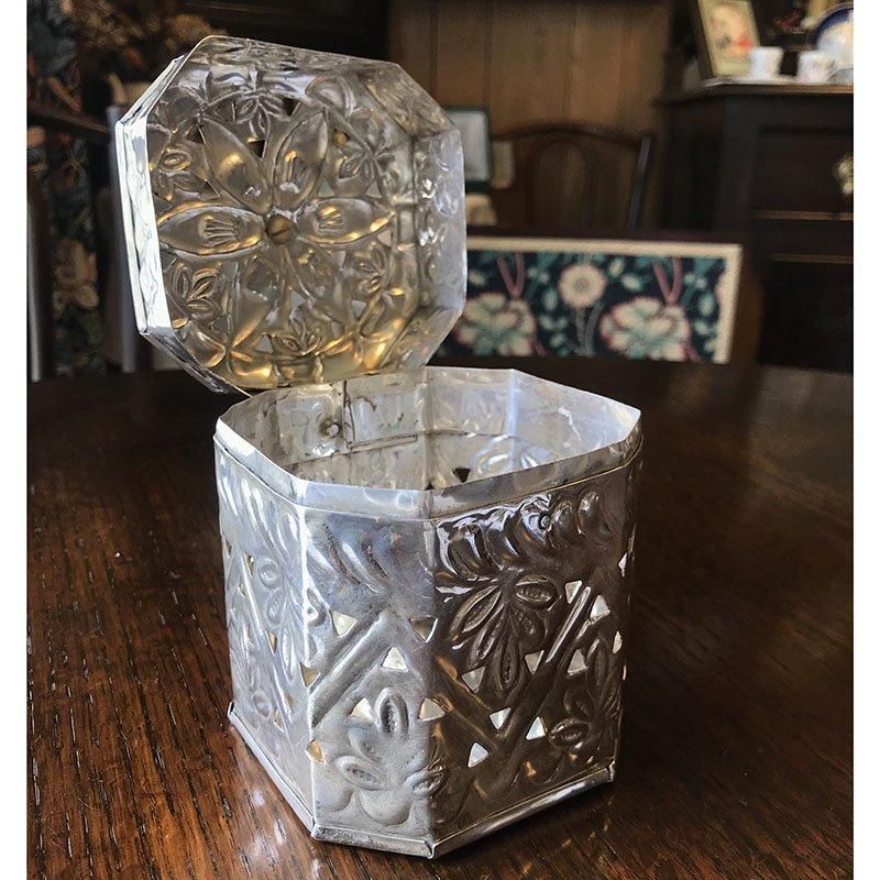 オリエンタル 八角形 銀メッキ TIN缶 蓮の花デザイン