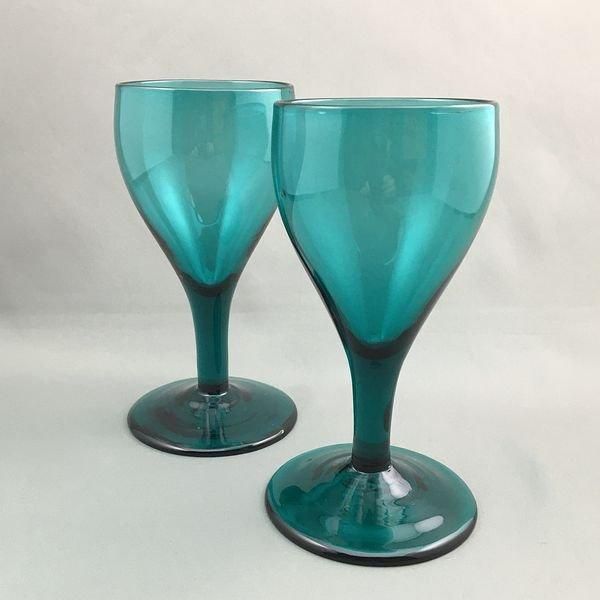 ヨーロッパ製アンティークワイングラス 高貴な存在感